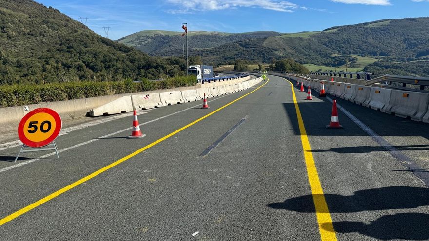 Señalización instalada en la vía por la Demarcación de Carreteras del Estado en Cantabria