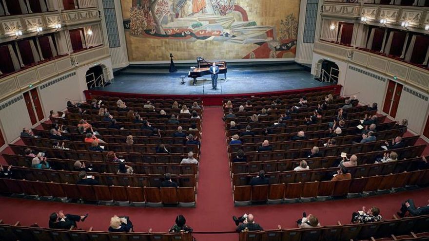 La Ópera de Viena celebró este lunes su primer concierto con público en tres meses, en forma de un exclusivo recital ante sólo cien espectadores debido a las restricciones de aforo como media contra la COVID-19.