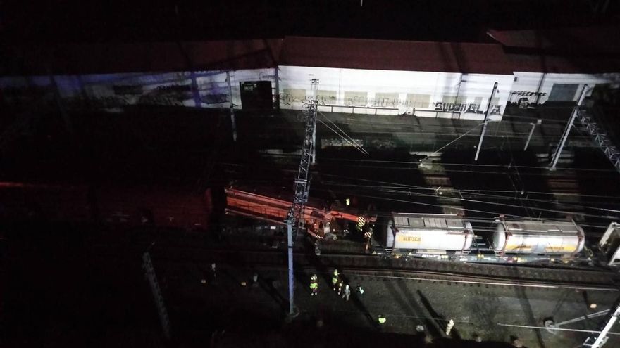 La Ertzaintza y un juzgado de Irún investigan una posible "negligencia" en el descarrilamiento de un tren en febrero