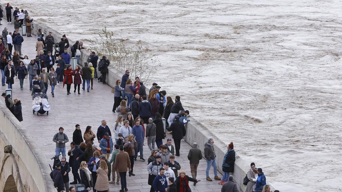 Las imágenes de la reapertura del Puente Romano tras el temporal