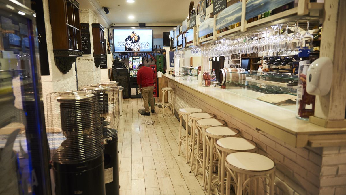 Noviembre restó 14.300 trabajadores por el bajón en la hostelería aunque el paro se redujo en 18.800 personas