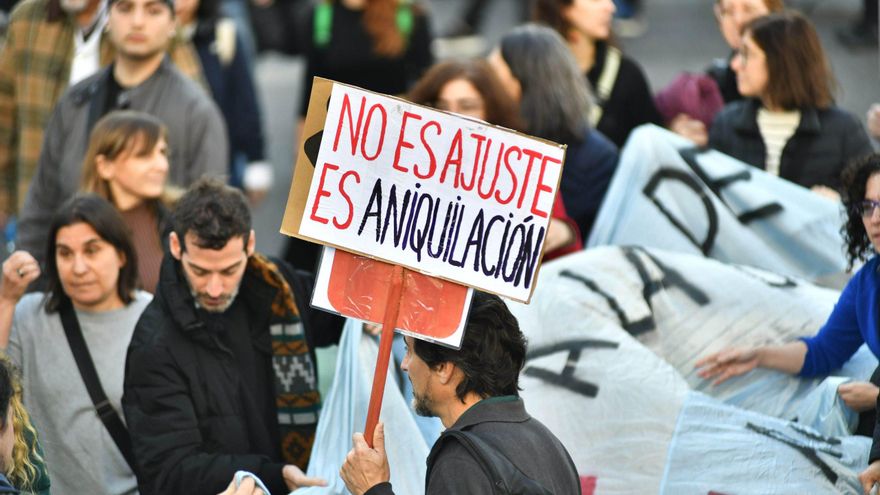 La marcha universitaria encontró a Milei en plena profundización del ajuste y con la gestión bajo presión