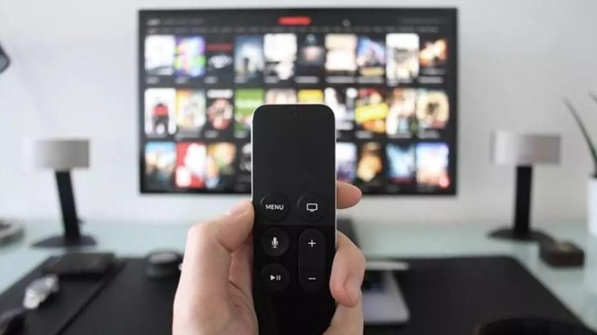 La CNMC impulsa medidas para proteger al espectador de anuncios intrusivos: habrá sanciones si aumenta el volumen