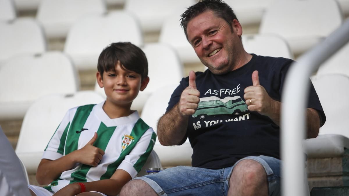 Grada Blanquiverde del Córdoba CF - SD Huesca