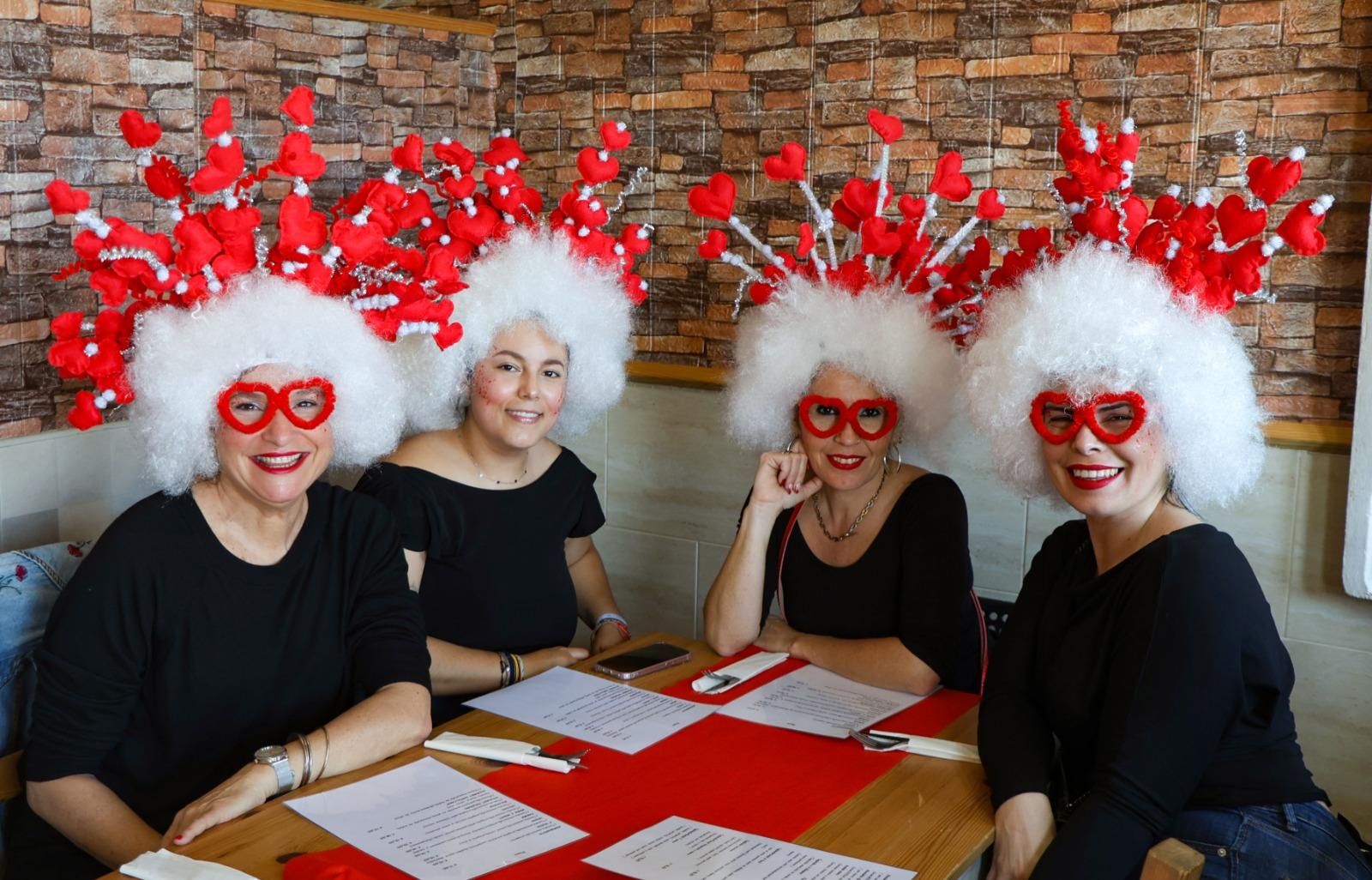 Elegancia y originalidad en la Fiesta de la Peluca de Santa Cruz de La Palma. JOSÉ AYUT