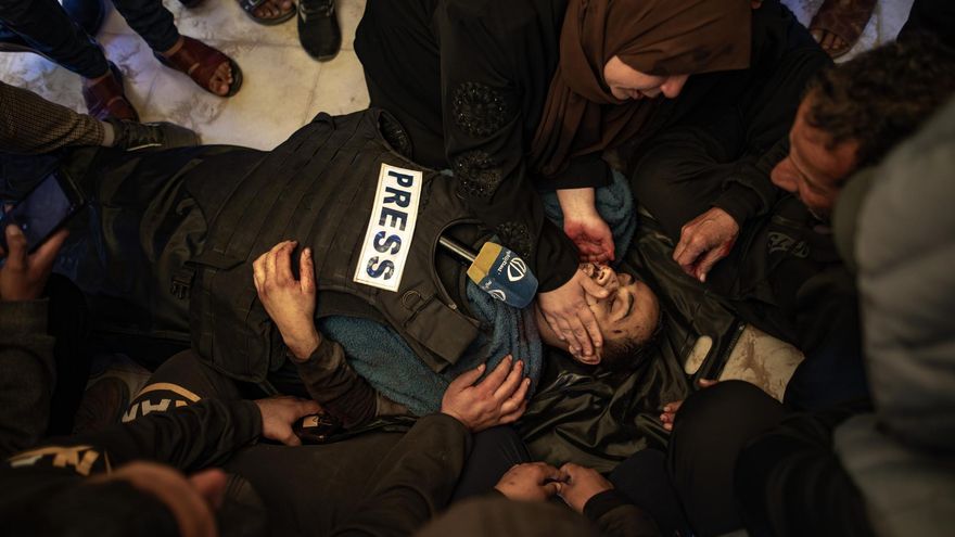 Israel mata a dos periodistas palestinos en ataques contra el norte y el sur de Gaza