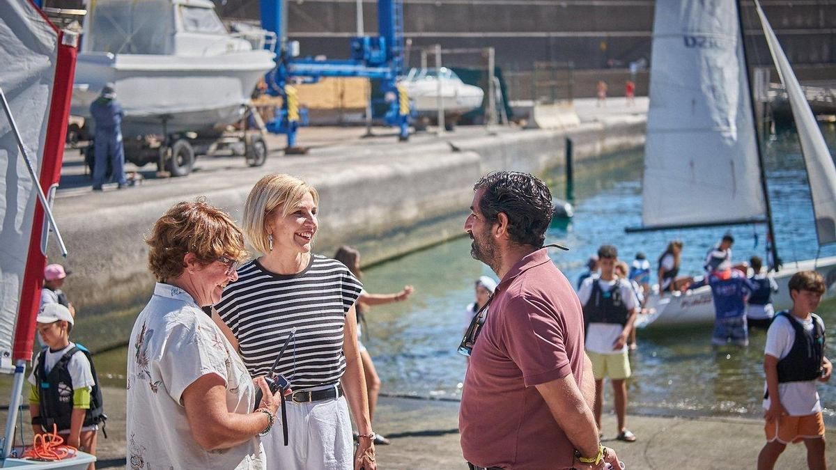 El Cabildo y la Federación Insular impulsan cursos de iniciación a la vela este verano