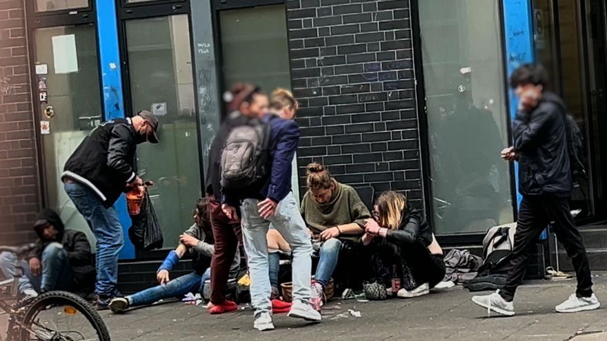 Uso de drogas y drama urbano: cómo Frankfurt salva vidas desde salas de consumo