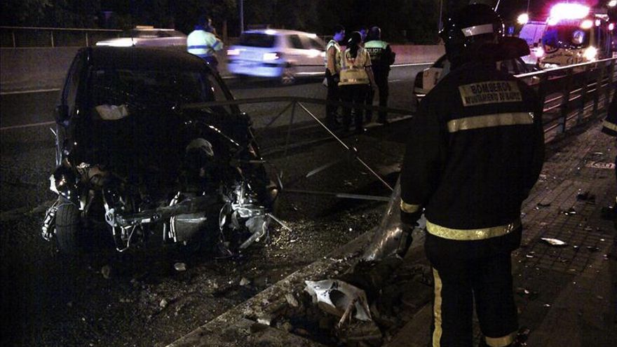 Dos mujeres heridas tras chocar su coche contra una farola en la A-5