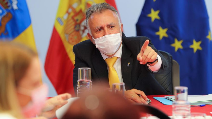 El Gobierno canario actuará contra el padre Báez para que sus palabras sobre el caso de las niñas de Tenerife no queden impunes: "Nos avergüenza a todos"