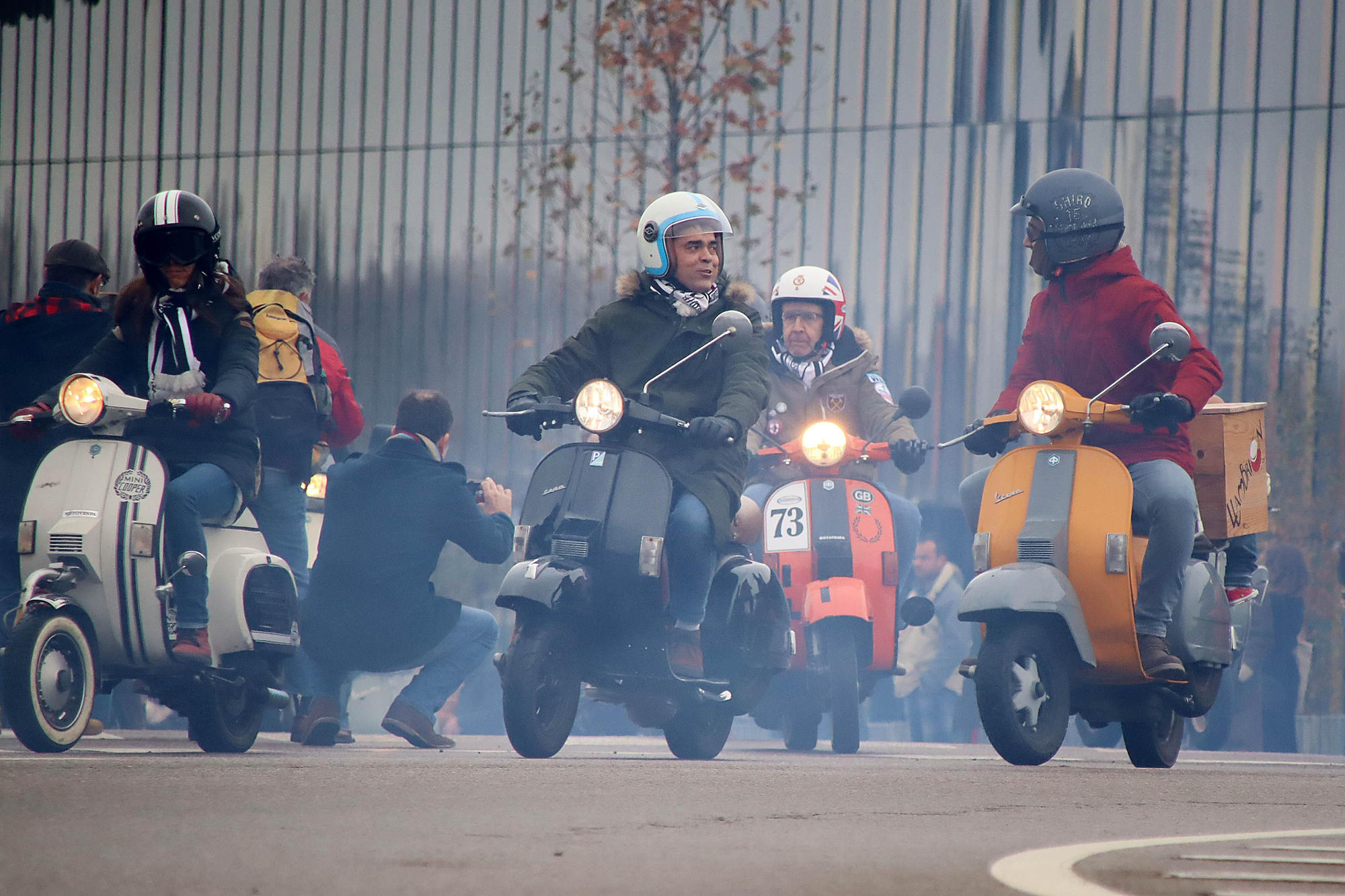 Las 'scooter' transportan a León a otros tiempos sobre dos ruedas