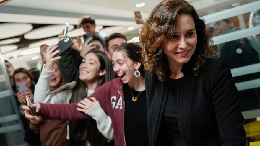 Las 'becas' para rentas altas de Ayuso financian a uno de cada tres estudiantes de Bachillerato en centros privados