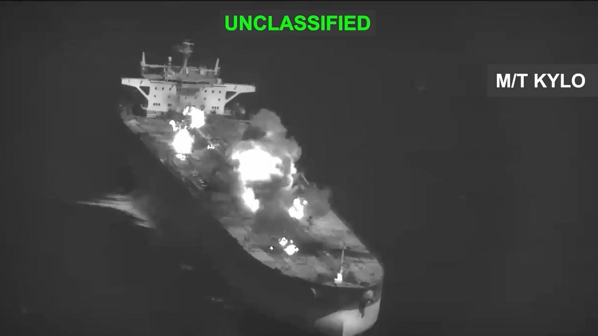 El Ejército de EEUU confirma el ataque contra al menos tres petroleros iraníes junto a la isla de Jarg