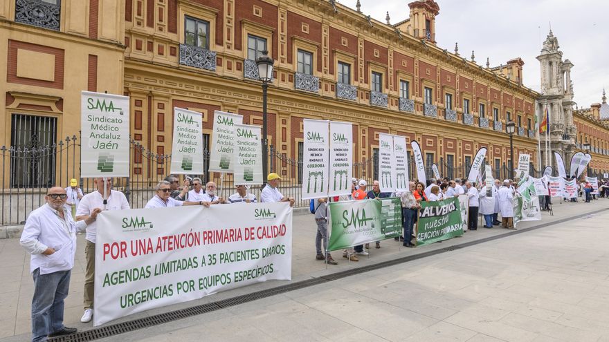 El Sindicato Médico Andaluz se concentra por cuarta vez en defensa de la Atención Primaria: "Las propuestas sobre la mesa no son firmes"