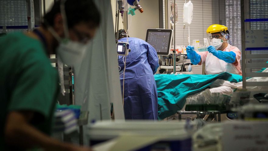 Los hospitalizados por COVID-19 en Euskadi se disparan un 50% en una semana y los fallecidos suben a 22