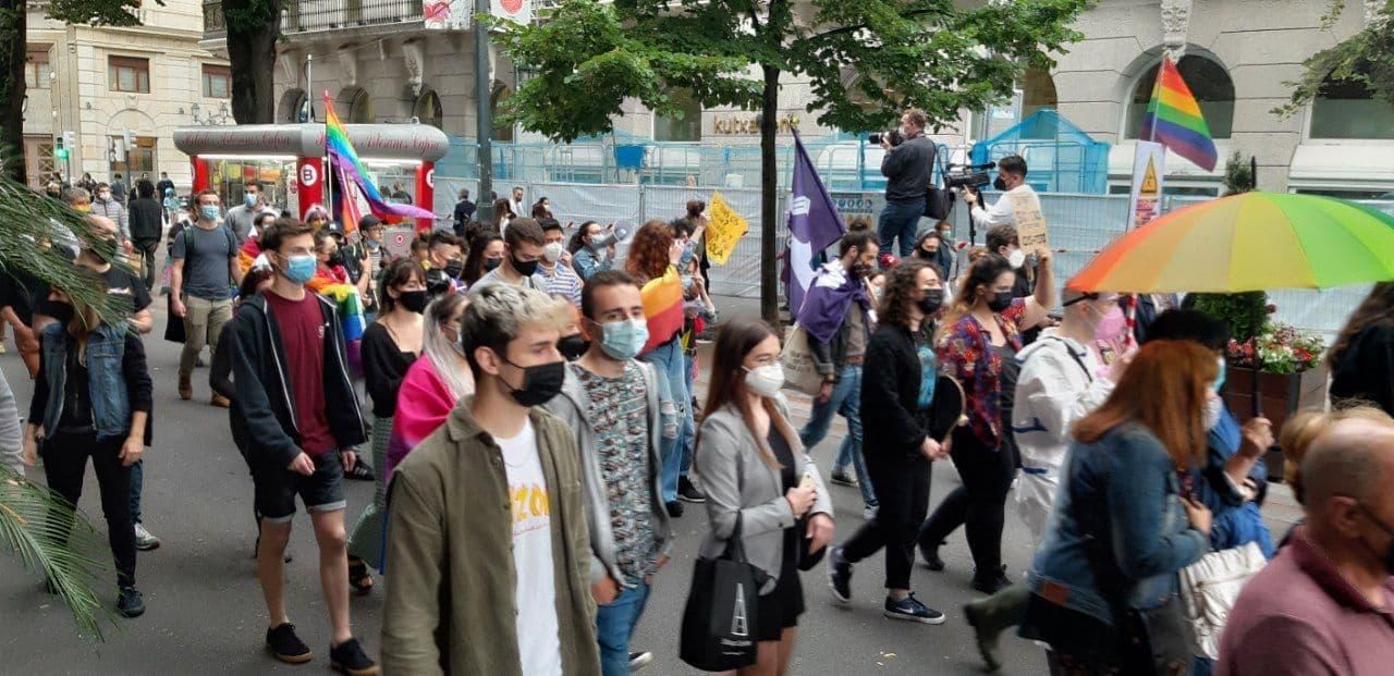 Las calles vascas se tiñen de arcoíris en el Día del Orgullo