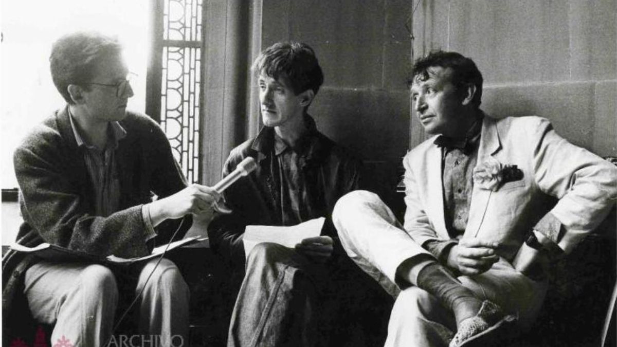 Vini Reilly y Bruce Mitchell, el día que recibieron la guitarra.