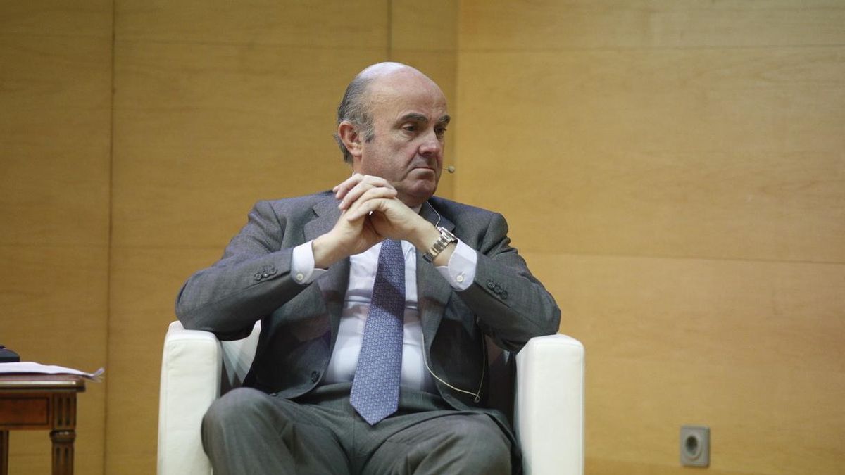 De Guindos niega que pidiese la dimisión de Rato en una reunión con los principales banqueros