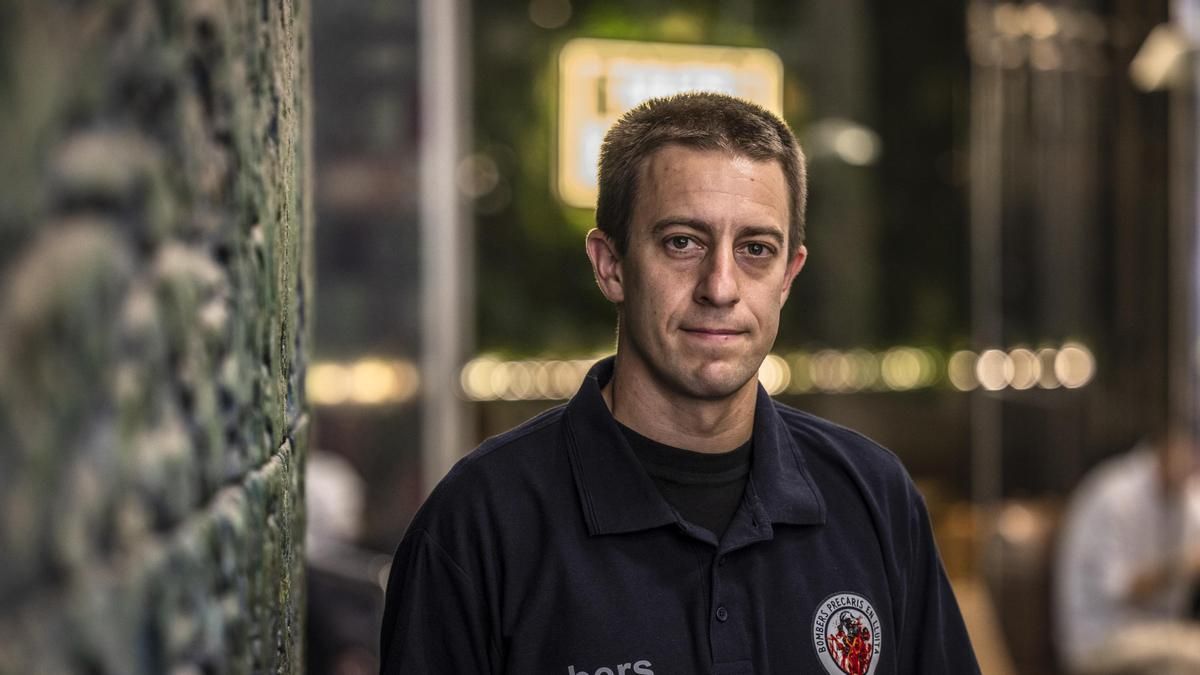Miquel Mesegué, bombero voluntario del parque de Castellar del Vallès (Barcelona)