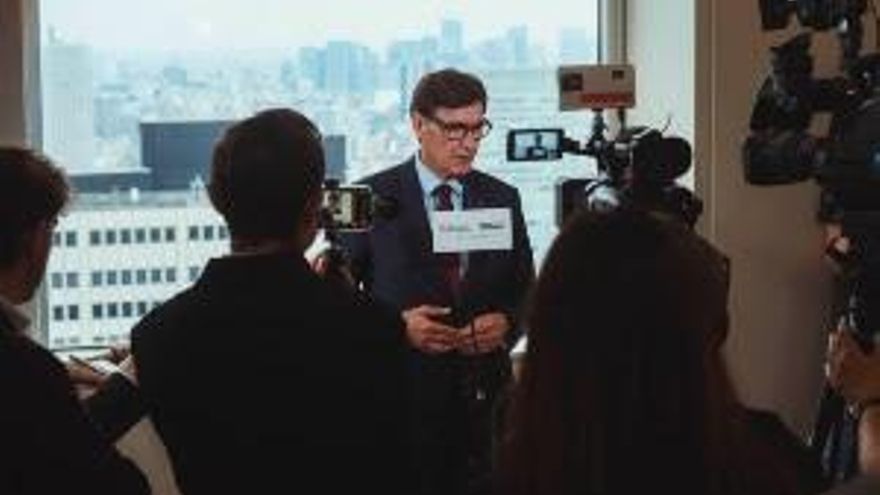 El presidente de la Generalitat, Salvador Illa, durante las declaraciones a prensa en Tokyo