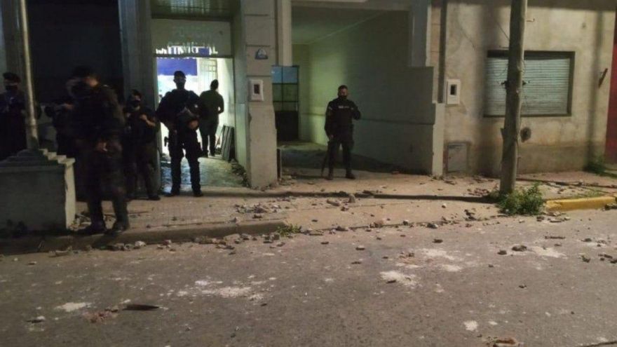 Femicidio en Rojas: así fue la represión policial en movilización por el crimen de Úrsula Bahillo
