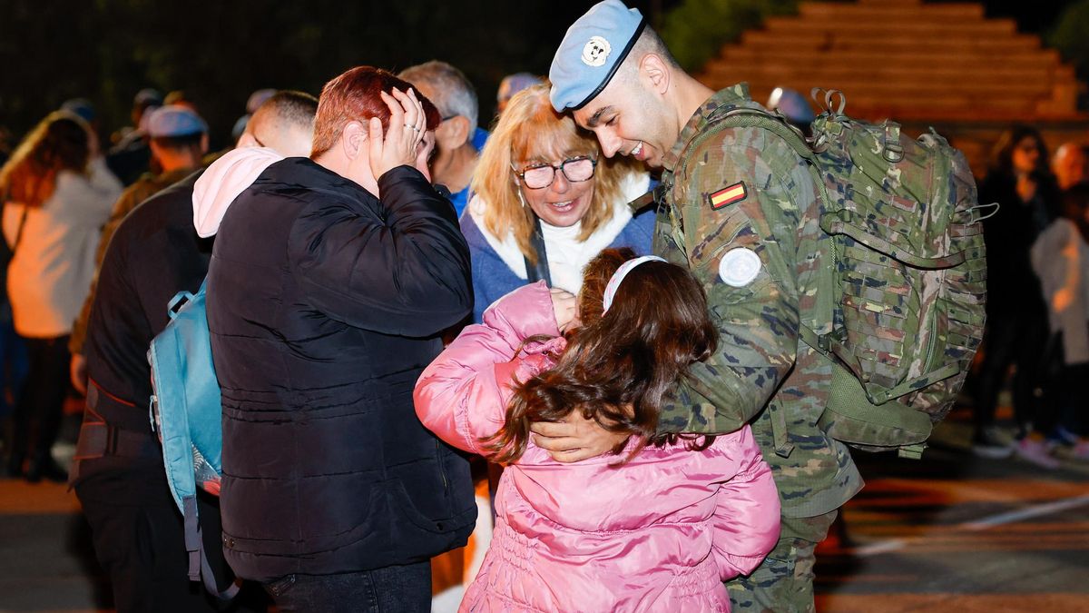 Otro de los militares de la BRILIB XLI, a su regreso a Zaragoza este sábado.