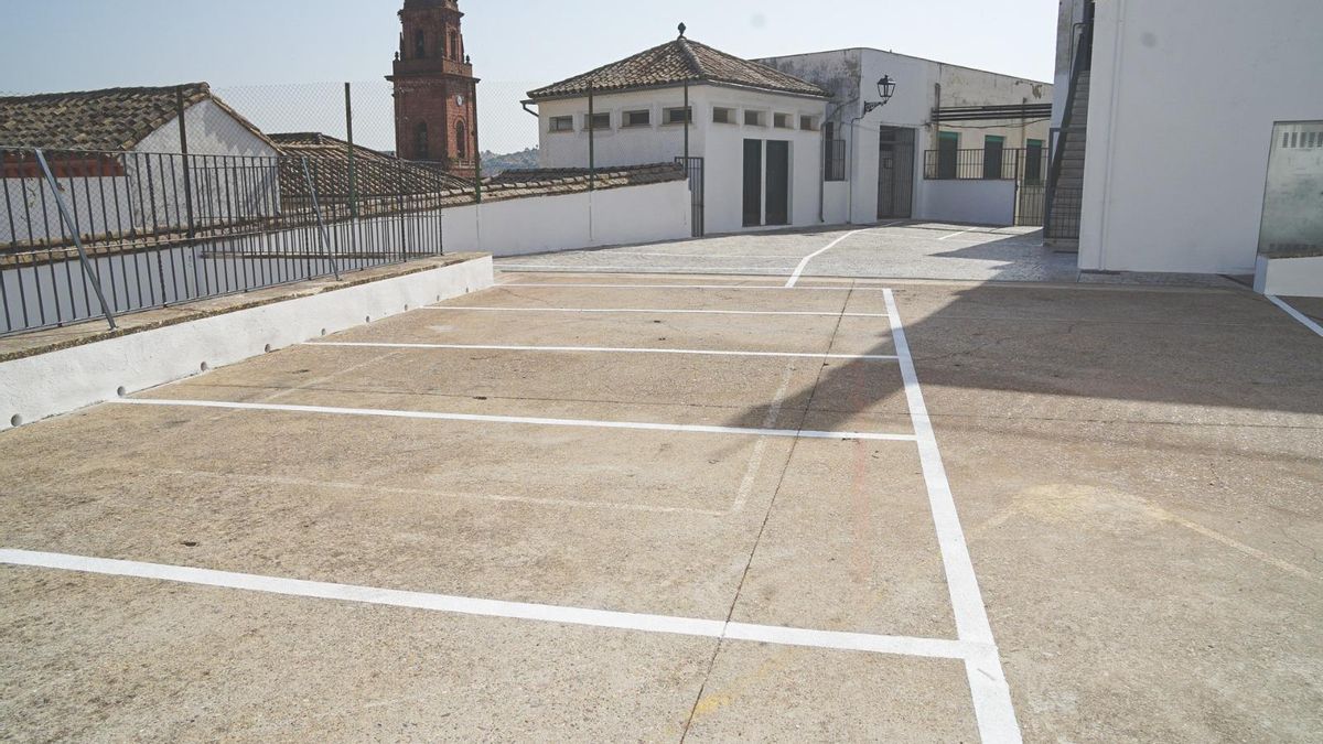 Montoro inaugura el nuevo aparcamiento habilitado en las antiguas instalaciones del Colegio Nuestra Señora del Rosario