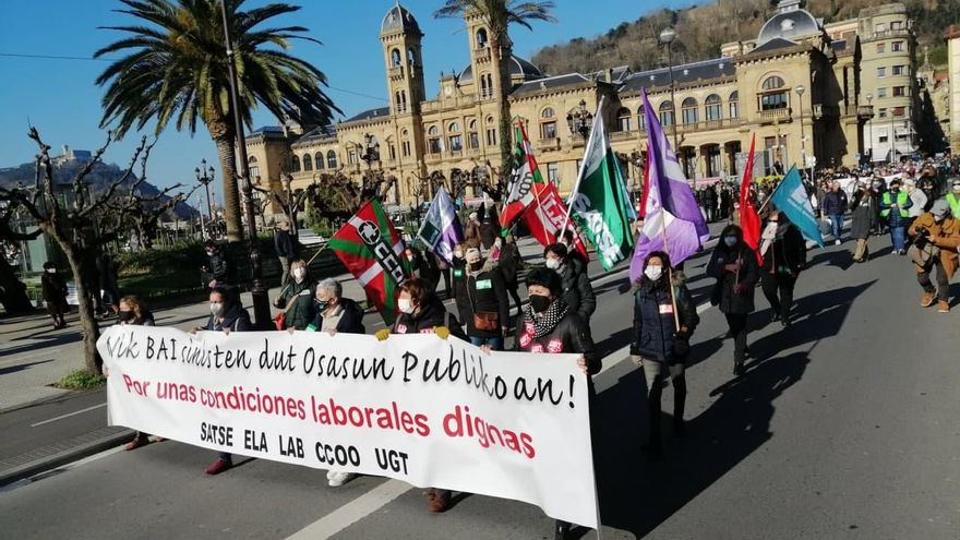 Miles de personas se echan a la calle en Vitoria, Bilbao y Donostia por la Sanidad pública de calidad