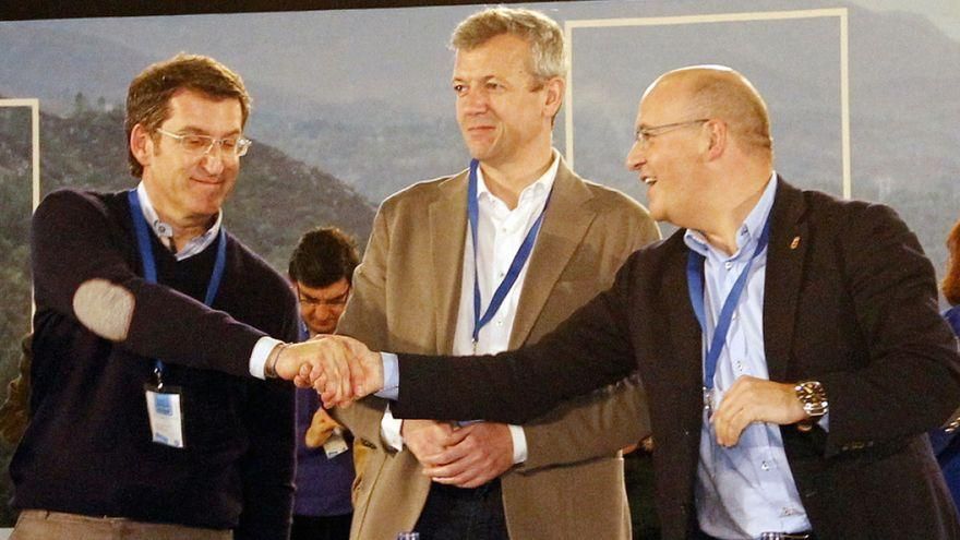 La mitad del poder local gallego se rebela ante la posibilidad de que Feijóo realice su sucesión por el método del dedazo