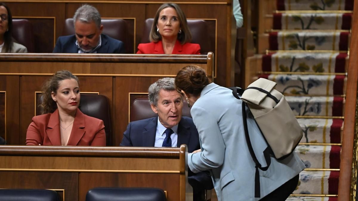Mónica García entrega a Feijóo y Abascal imágenes del hospital que Israel bombardeó en Gaza: "No podrán decir que no lo sabían"