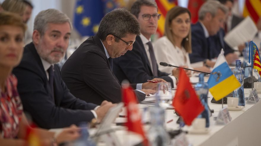 Varios presidentes autonómicos, entre ellos la de Cantabria, María José Sáenz de Buruaga