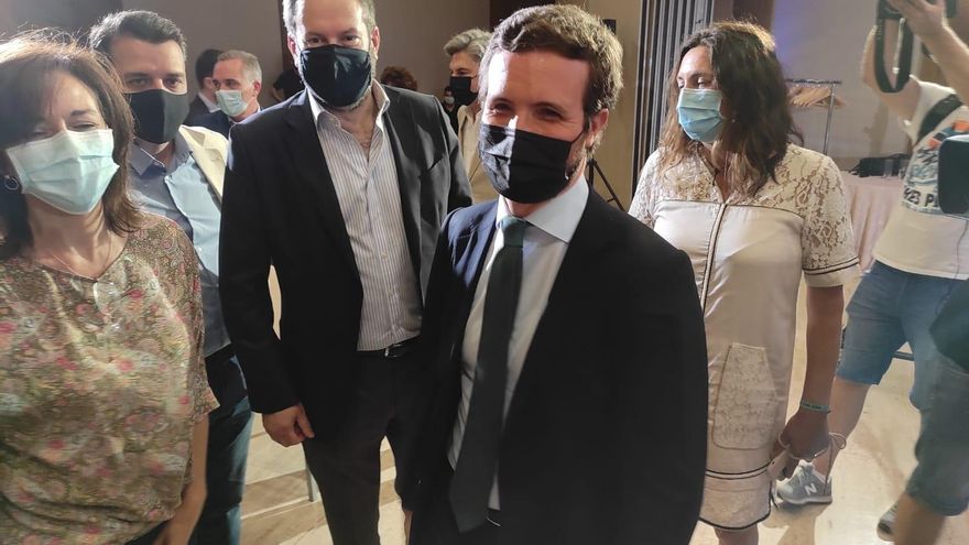 El líder del PP, Pablo Casado, a su llegada a Córdoba para unas jornadas del PP sobre independencia judicial previas la Convención Nacional de otoño. En Córdoba, 28 de junio de 2021.