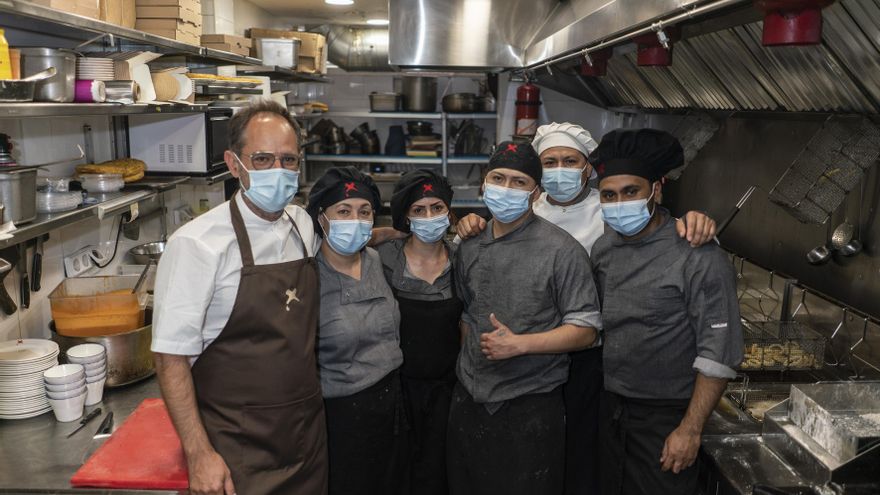El equipo del Docamar, el restaurante que dirige Raúl Cabrera.
