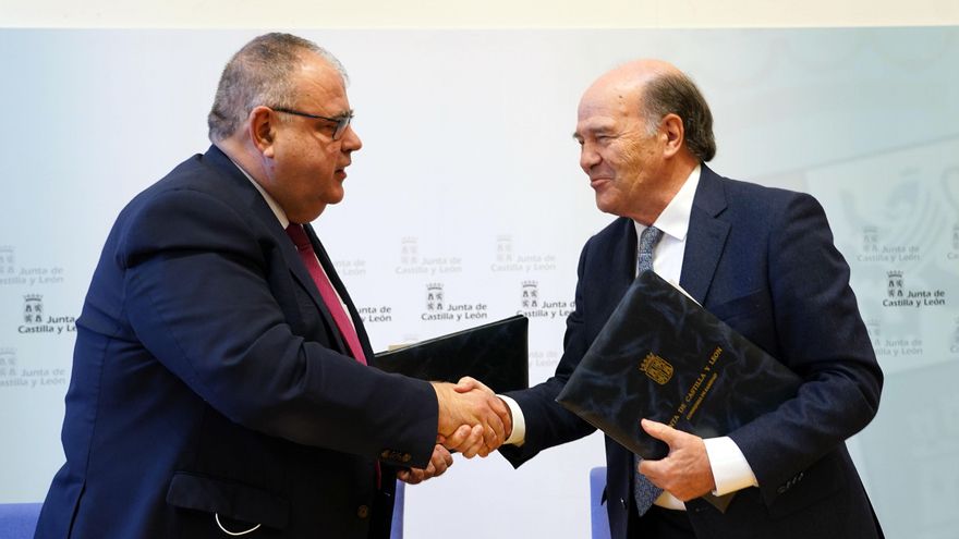 El consejero Alejandro Vázquez y el presidente del sindicato CESM José Luis Díaz Villarig.