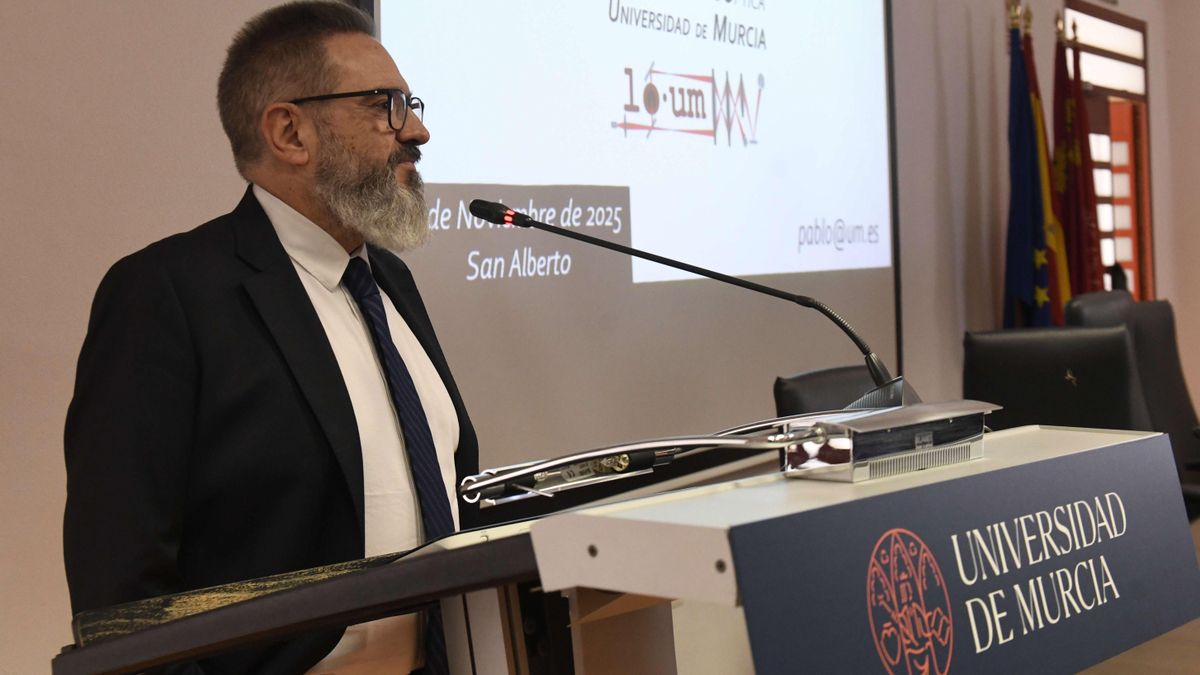 El candidato durante un acto en la UMU en noviembre de 2025. CEDIDA