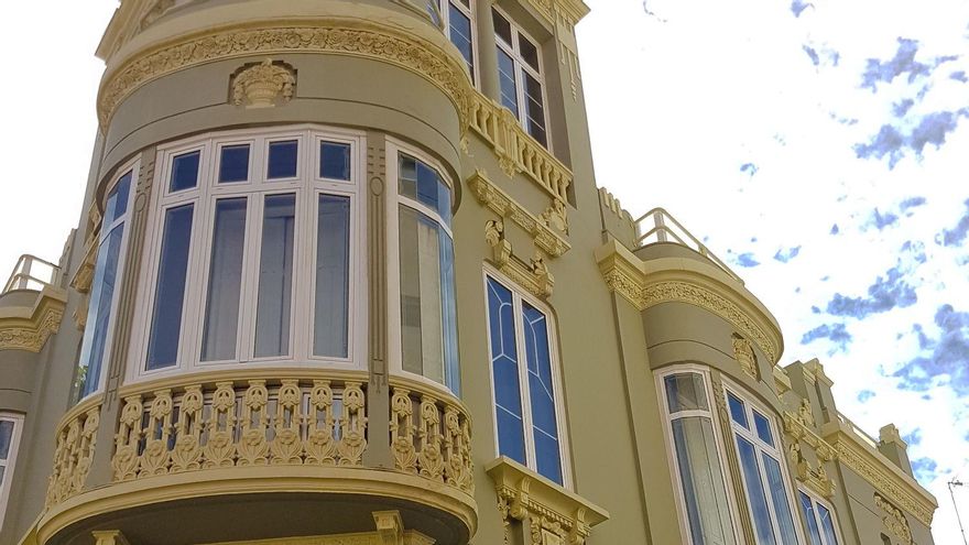 Casa Bosch Sintes, en la calle Cano. Es uno de los pocos ejemplos de 'Secesión Vienesa' en toda Canarias.