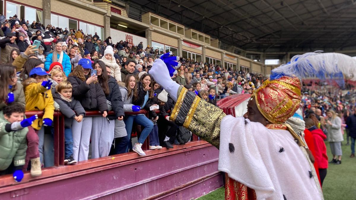 Baltasar levanta pasiones entre los niños y niñas de Logroño