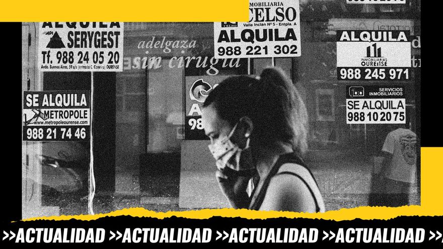 Foto de archivo de un escaparate con carteles de alquiler