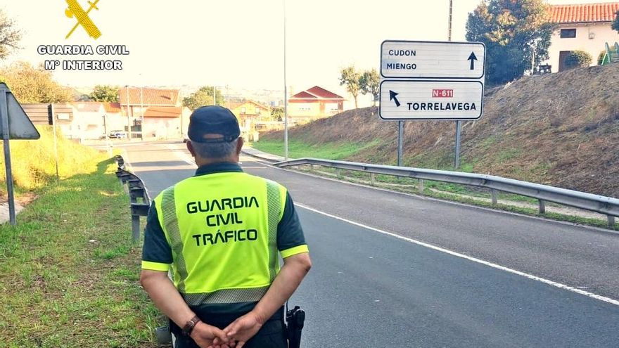 Efectivo de tráfico en la zona donde se dio el alto al vehículo