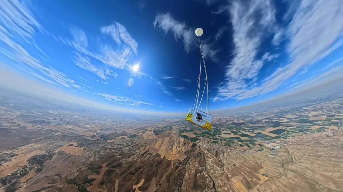 El globo sonda que aterrizó en un tendido eléctrico de Alfaro después de grabar el eclipse en la estratosfera