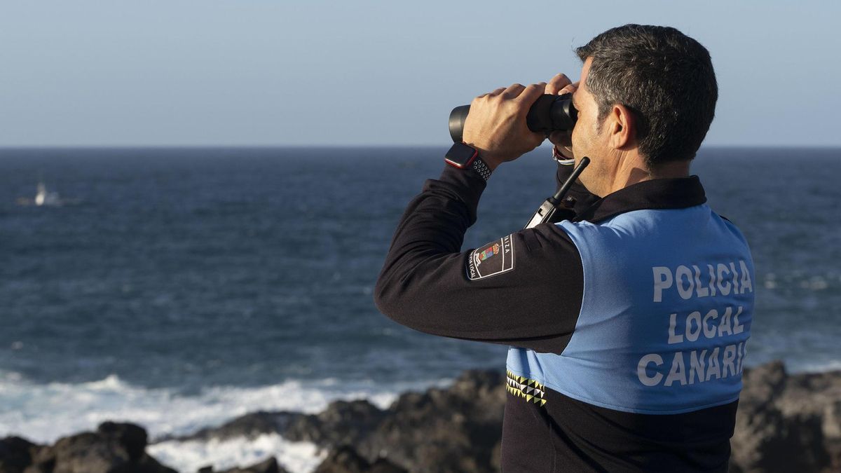 Un dron se une a la búsqueda del joven estadounidense que sufrió un golpe de mar en Lanzarote