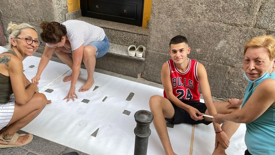 El trabajo se desarrolla en común en plena calle