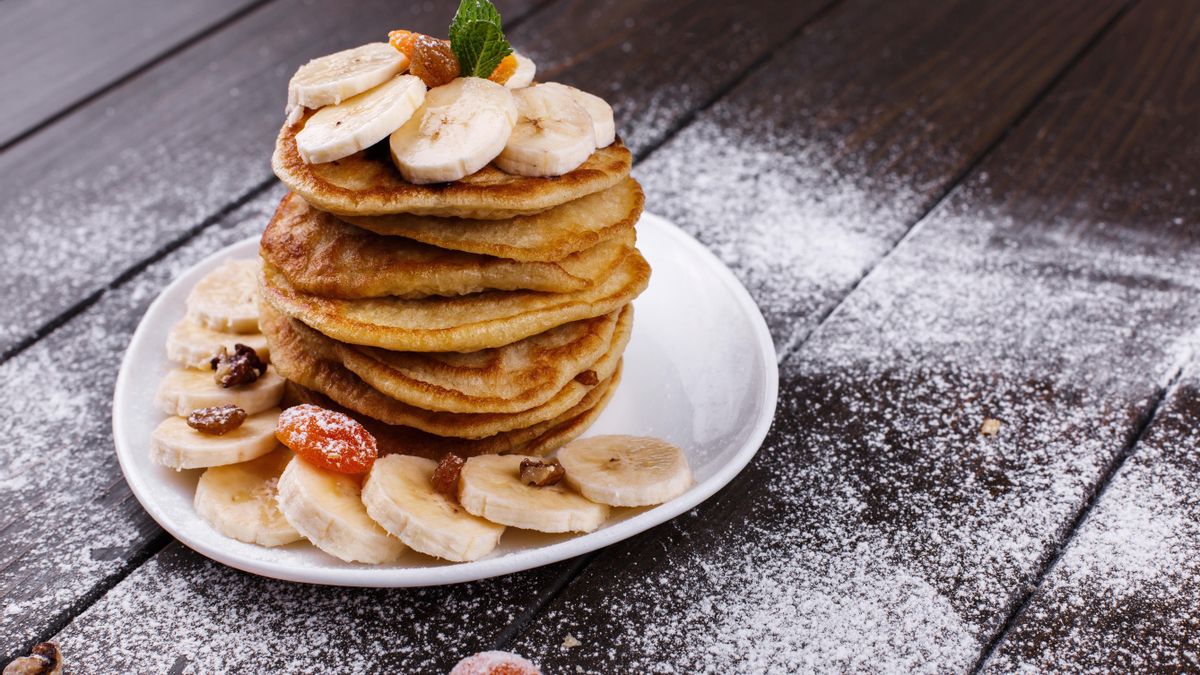 Pancakes de yogur con platano y nueces