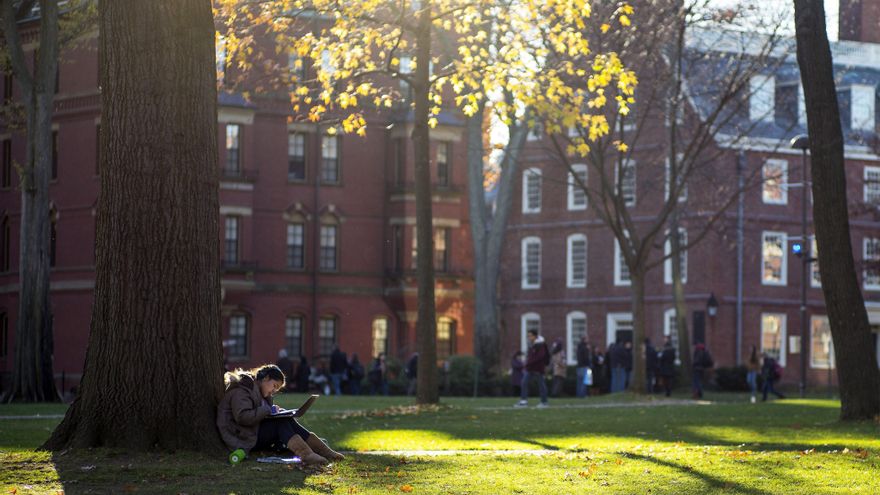 Trump amenaza a Harvard con retirar el estatus libre de impuestos tras congelar 2.200 millones por no ceder a sus exigencias políticas