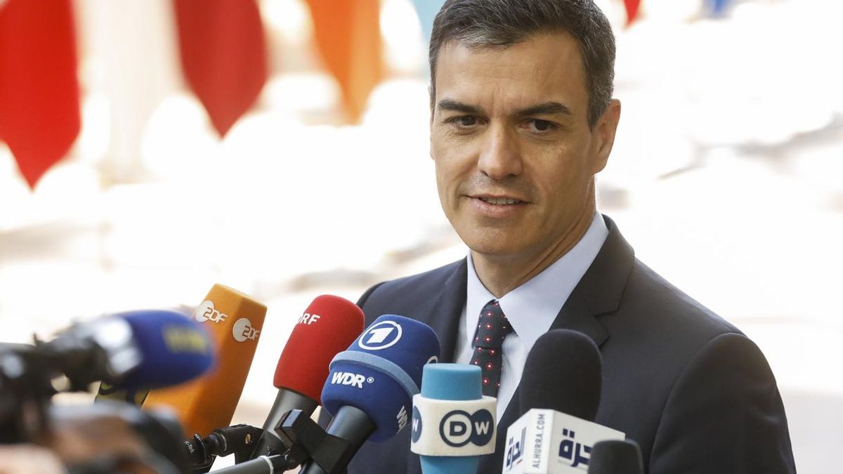 Sánchez afea a Rivera que no guarde un mínimo de decoro rechazando un nuevo encuentro