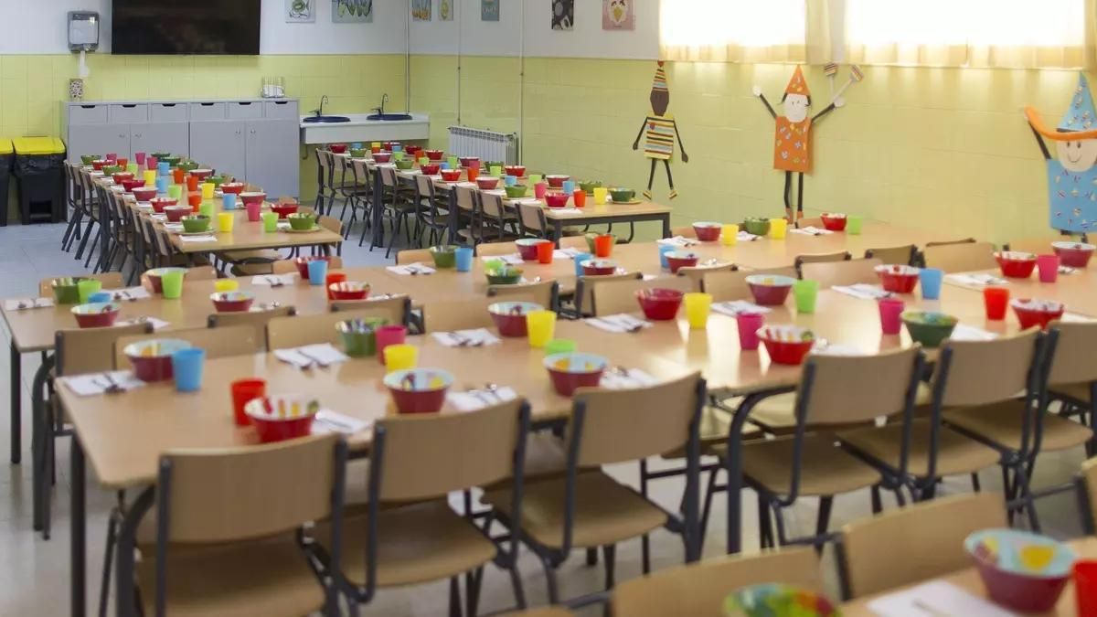 Adiós a los refrescos, la bollería y la comida basura: los colegios deben ofrecer desde hoy alimentos saludables