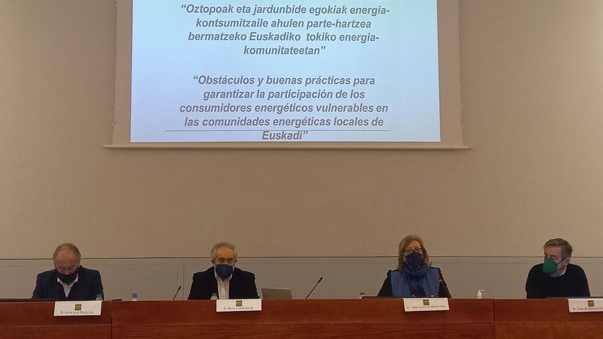 Ponentes de la conferencia 'Obstáculos y buenas prácticas para garantizar la participación de los consumidores energéticos vulnerables en las comunidades energéticas locales de Euskadi' celebrada este lunes en Bilbao