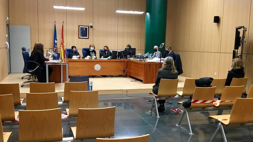 La testigo que pilló a la exjefa de los funcionarios valencianos con el PP pasando respuestas a una amiga en una oposición: "No hemos visto un caso igual"
