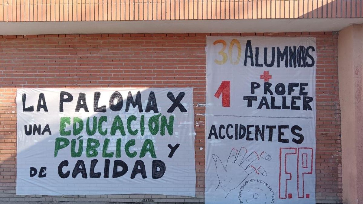 Profesores y alumnos en huelga organizan un paseo por el Tetuán combativo para conectar su lucha con la historia
