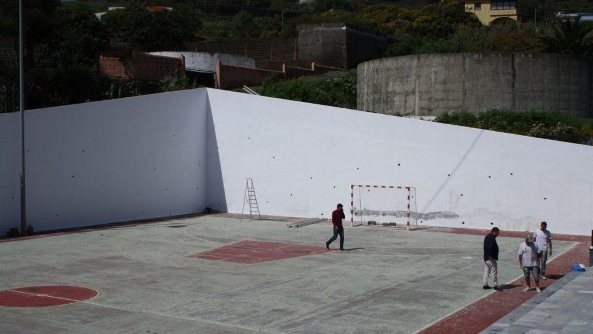 Santa Cruz de La Palma inicia las obras de cubrición de las canchas de Velhoco y Mirca
